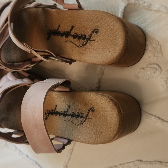 Free People Virgo switchback pink suede strap wood platform leather sandals. - Picture 8 of 10